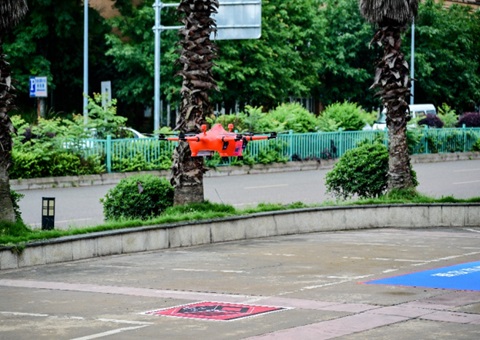 发力低空物流，，重庆打造“场景先行—能力配套—生态成型”模式 山城“空中快递员”常态化起航